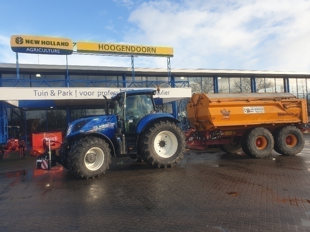 Aflevering T7.230 AC bij Loon- en Verhuurbedrijf Alb. Looman & Zn. Montfoort Aflevering T7.230 AC bij Loon- en Verhuurbedrijf Alb. Looman & Zn. Montfoort