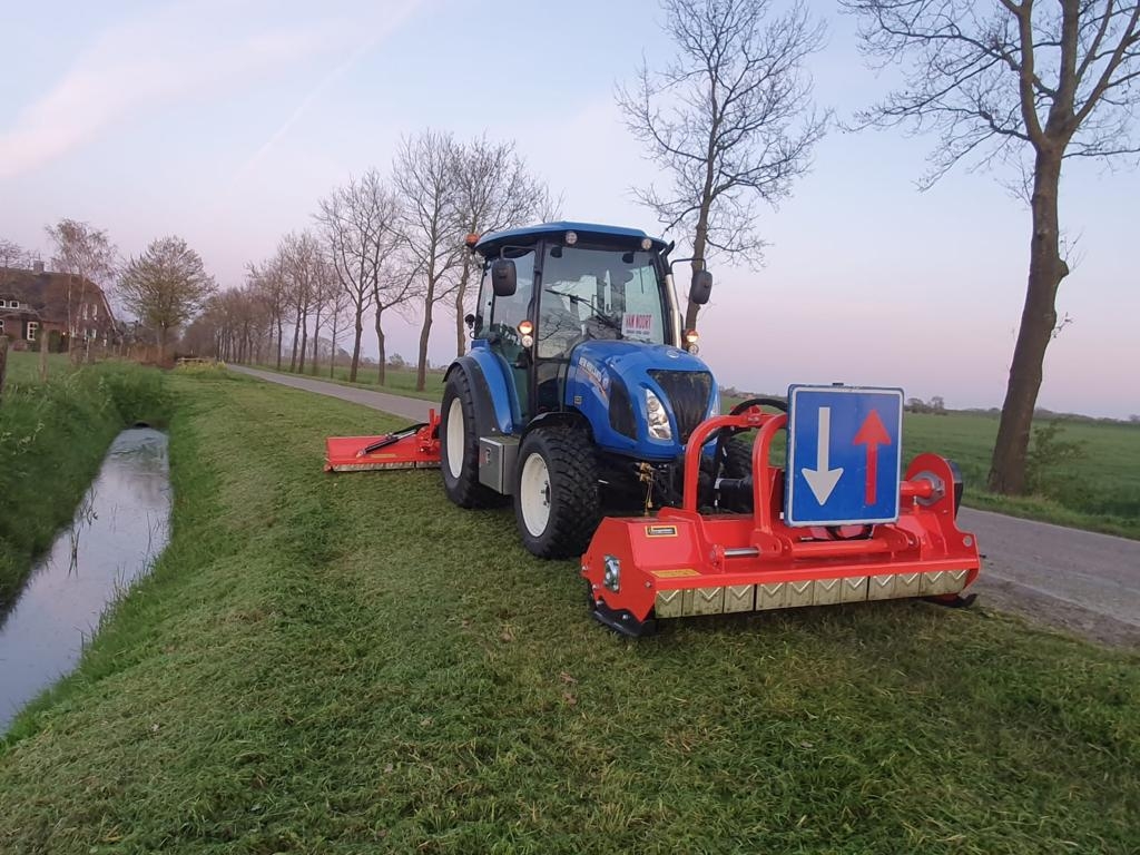 Combinatie klepelmaaiers afgeleverd aan Van Noort Schalkwijk Combinatie klepelmaaiers afgeleverd aan Van Noort Schalkwijk