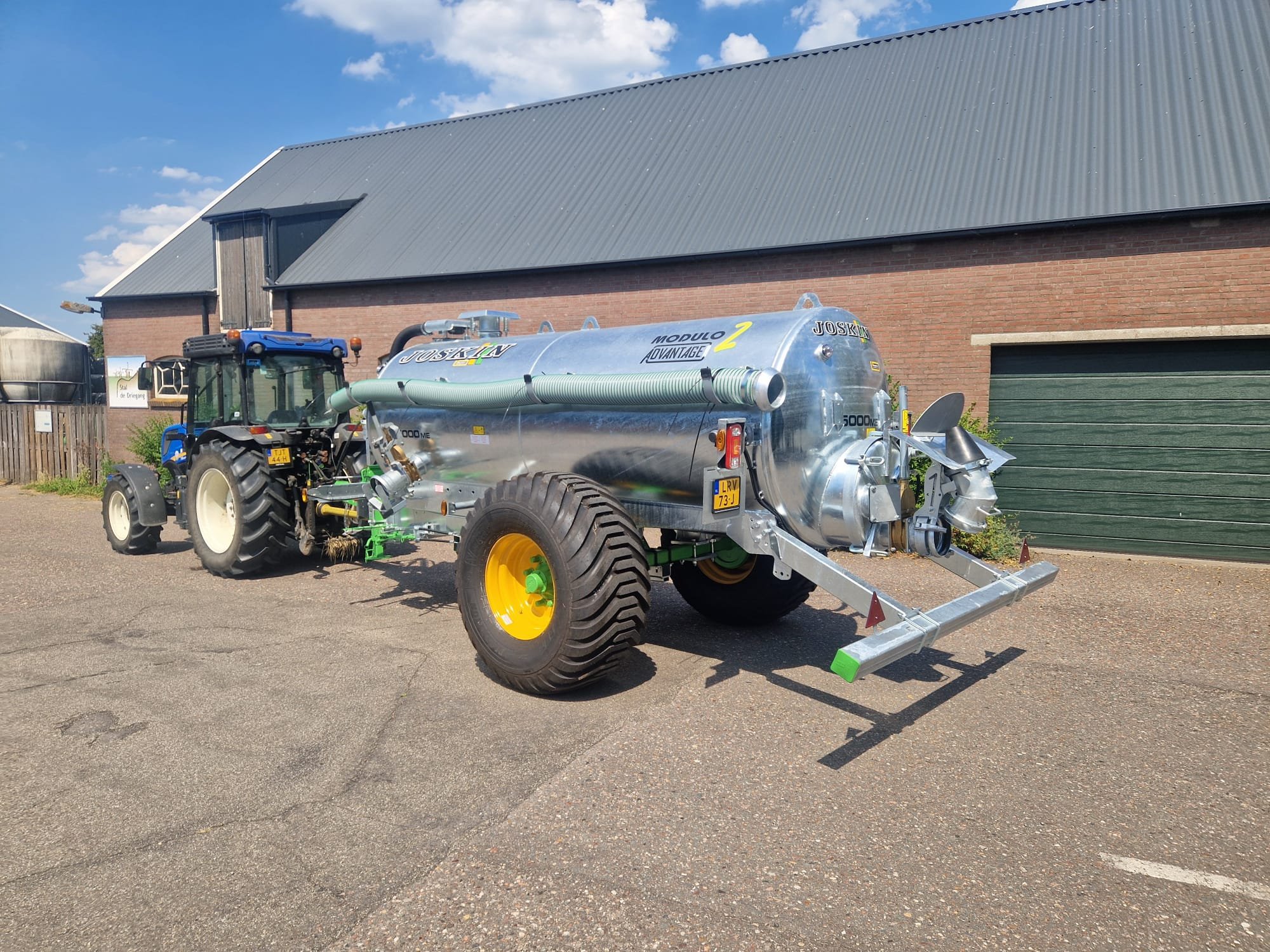 Mest- watertank geleverd aan Stal de Driegang