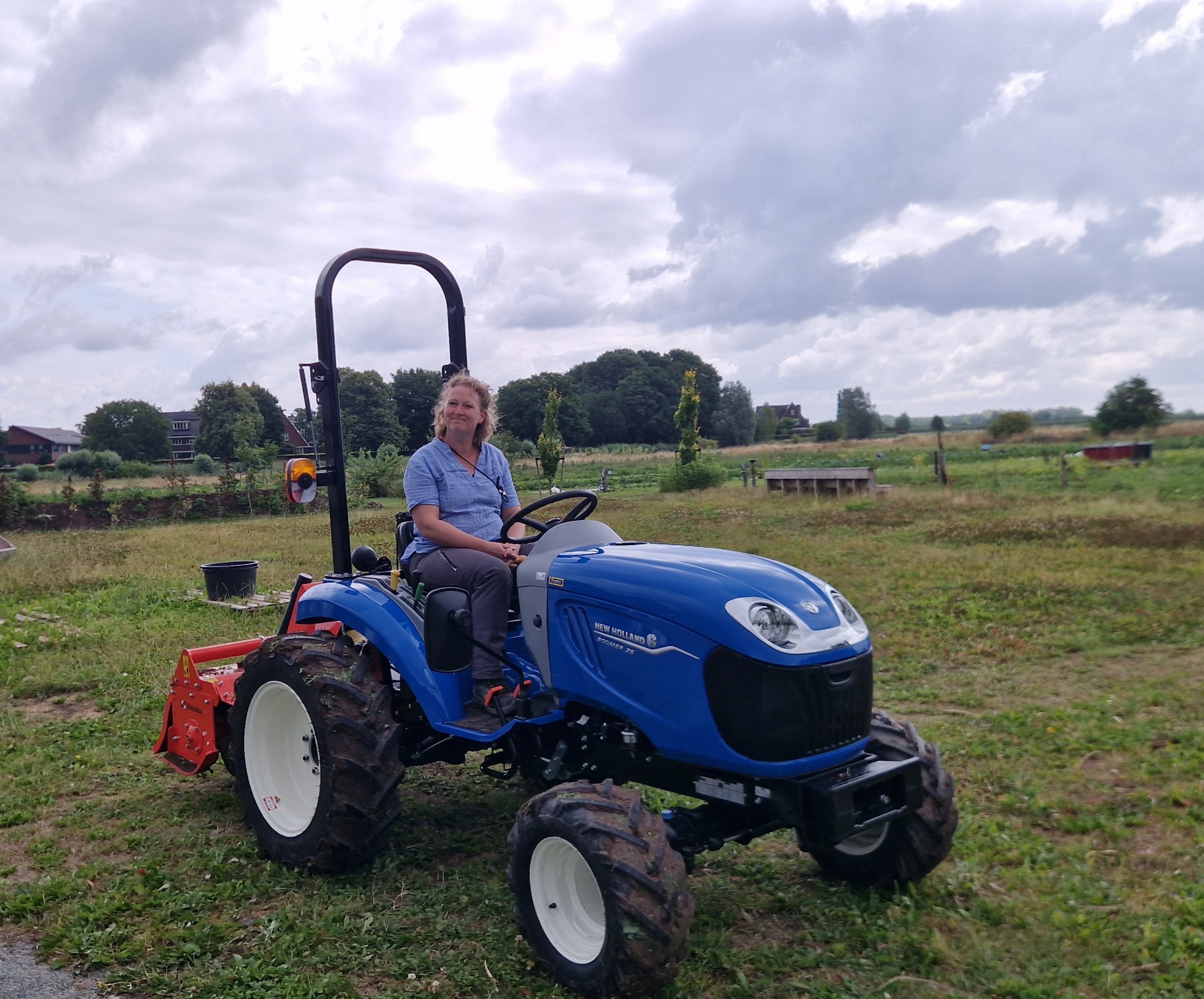Afgeleverd: Klantspecifieke New Holland Boomer 25