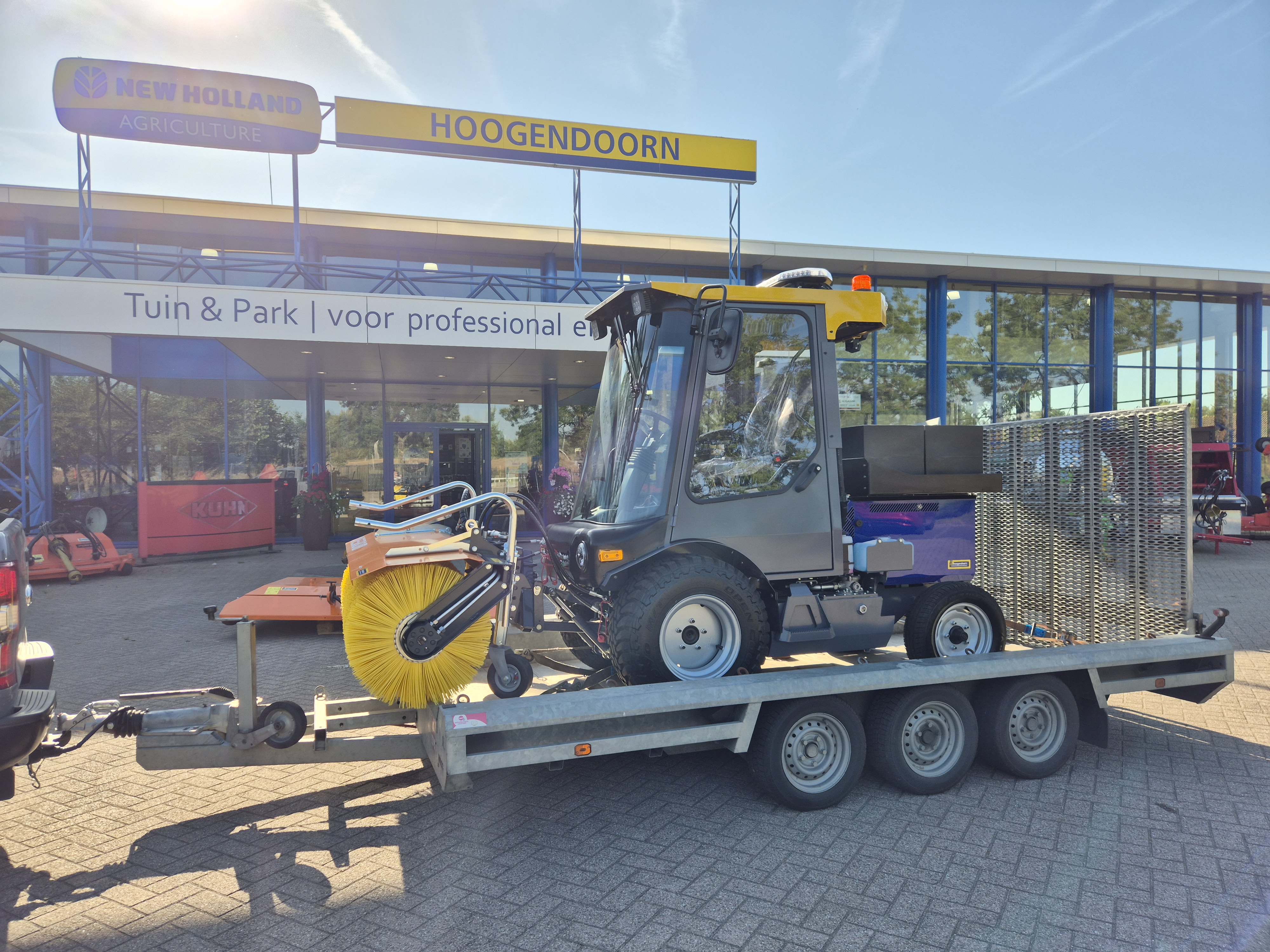Een LM-Trac 287 werktuigendrager afgeleverd
