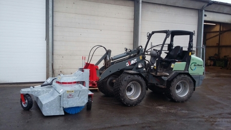 Sweep veegmachine afgeleverd bij De Heer Land en Water Sweep veegmachine afgeleverd bij De Heer Land en Water
