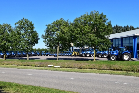 NAJAARSACTIE OP ONZE VOORRAAD TRACTOREN NAJAARSACTIE OP ONZE VOORRAAD TRACTOREN