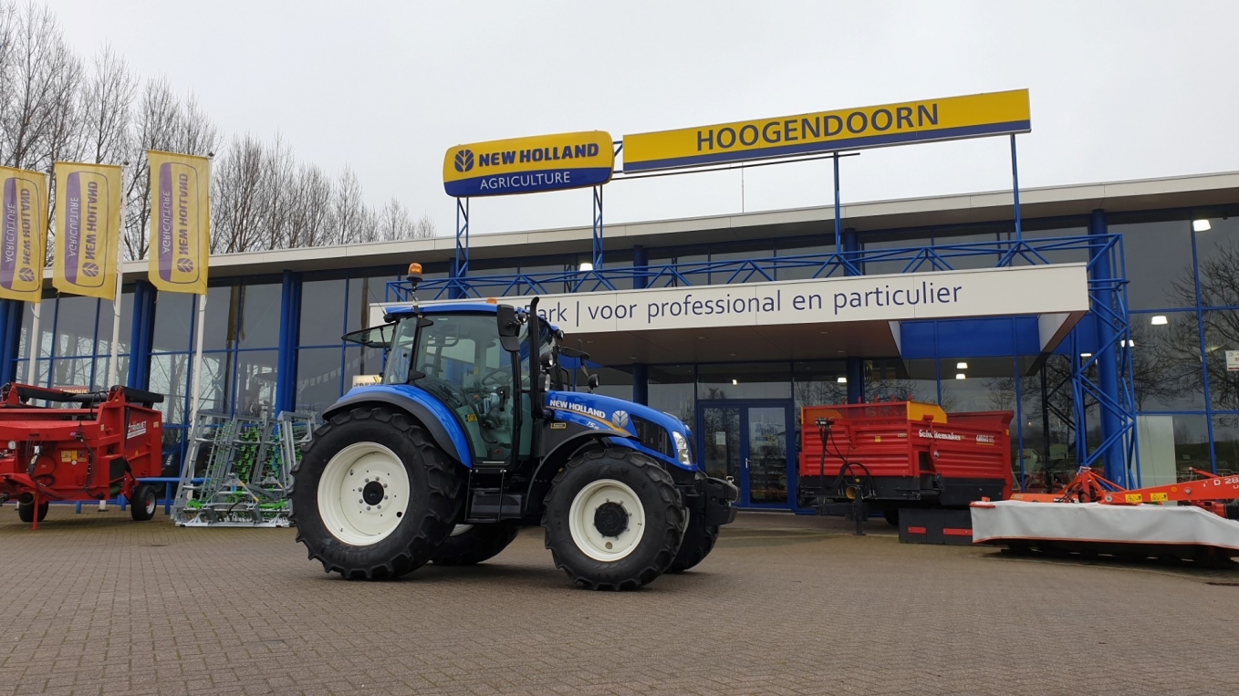 New Holland T5.95 DC afgeleverd bij Manege Zonneveld Baarn New Holland T5.95 DC afgeleverd bij Manege Zonneveld Baarn
