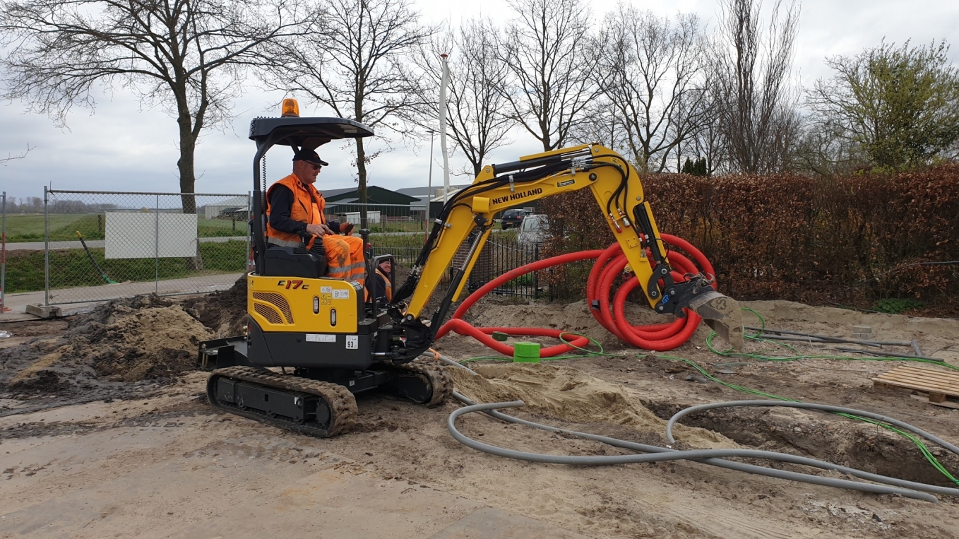 New Holland E17 C geleverd aan Addy de Gier New Holland E17 C geleverd aan Addy de Gier