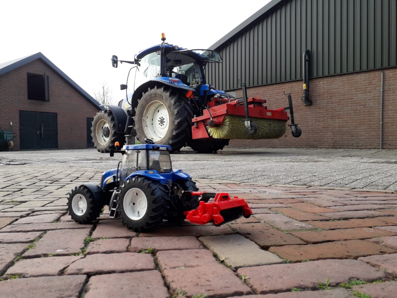 Sweep veegmachine afgeleverd bij Rico Voskuilen uit Hoogland Sweep veegmachine afgeleverd bij Rico Voskuilen uit Hoogland
