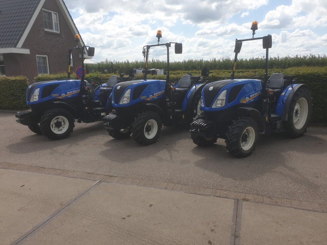 3x New Holland T4.80V geleverd aan Fruitbedrijf J. Stigter Jaarsveld