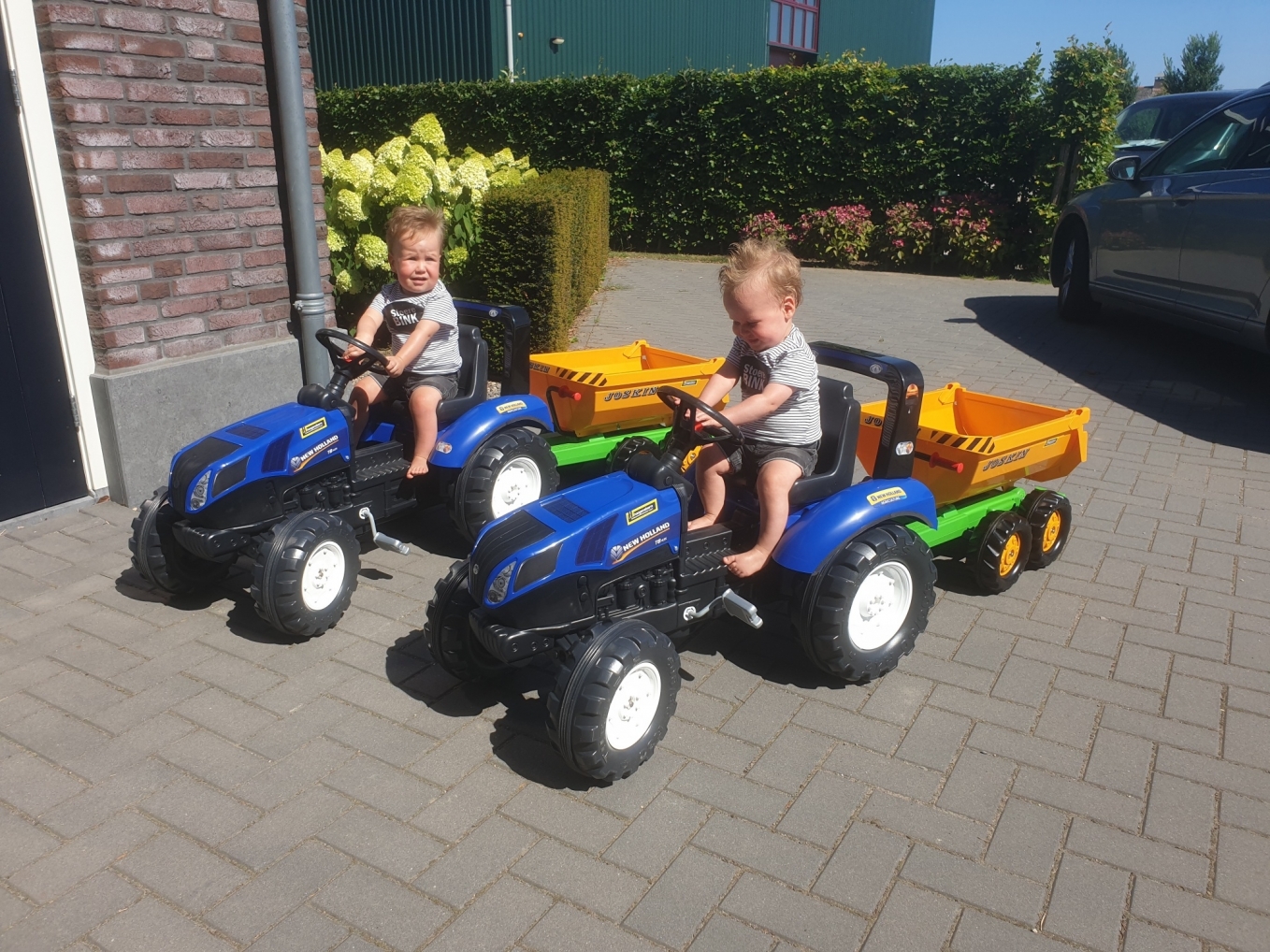Tweemaal New Holland met Kiepers afgeleverd in Cothen Tweemaal New Holland met Kiepers afgeleverd in Cothen