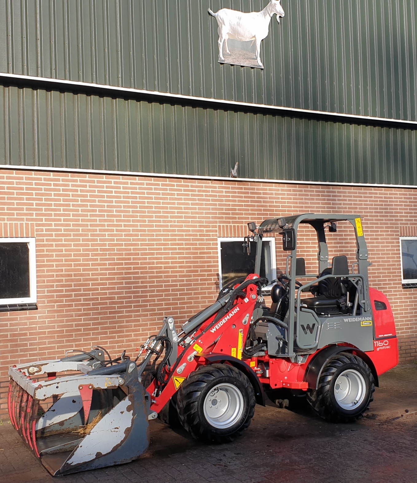 Weidemann 1160 E-Hoftrac geleverd aan geitenhouderij