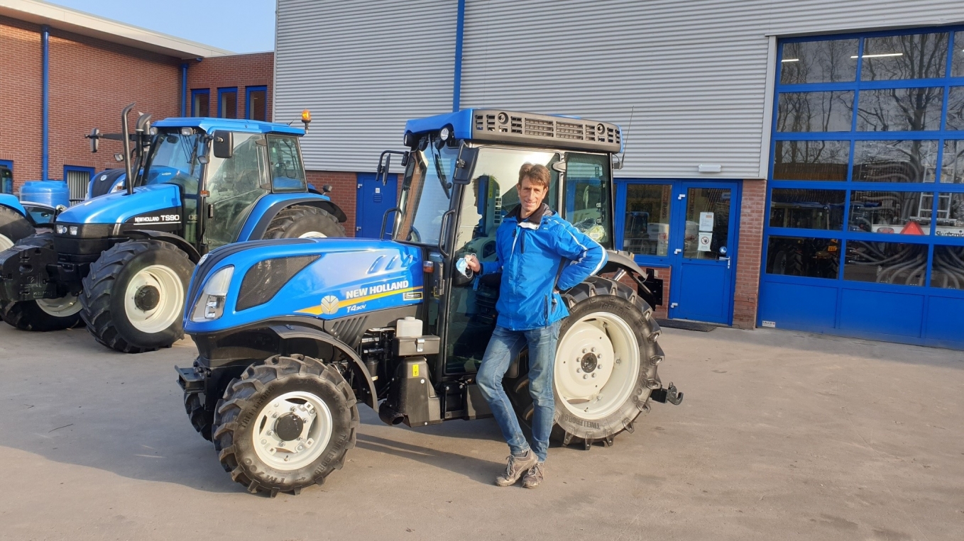 New Holland fruitteelttrekker voor Fruitbedrijf Gijsbert Middelweerd New Holland fruitteelttrekker voor Fruitbedrijf Gijsbert Middelweerd