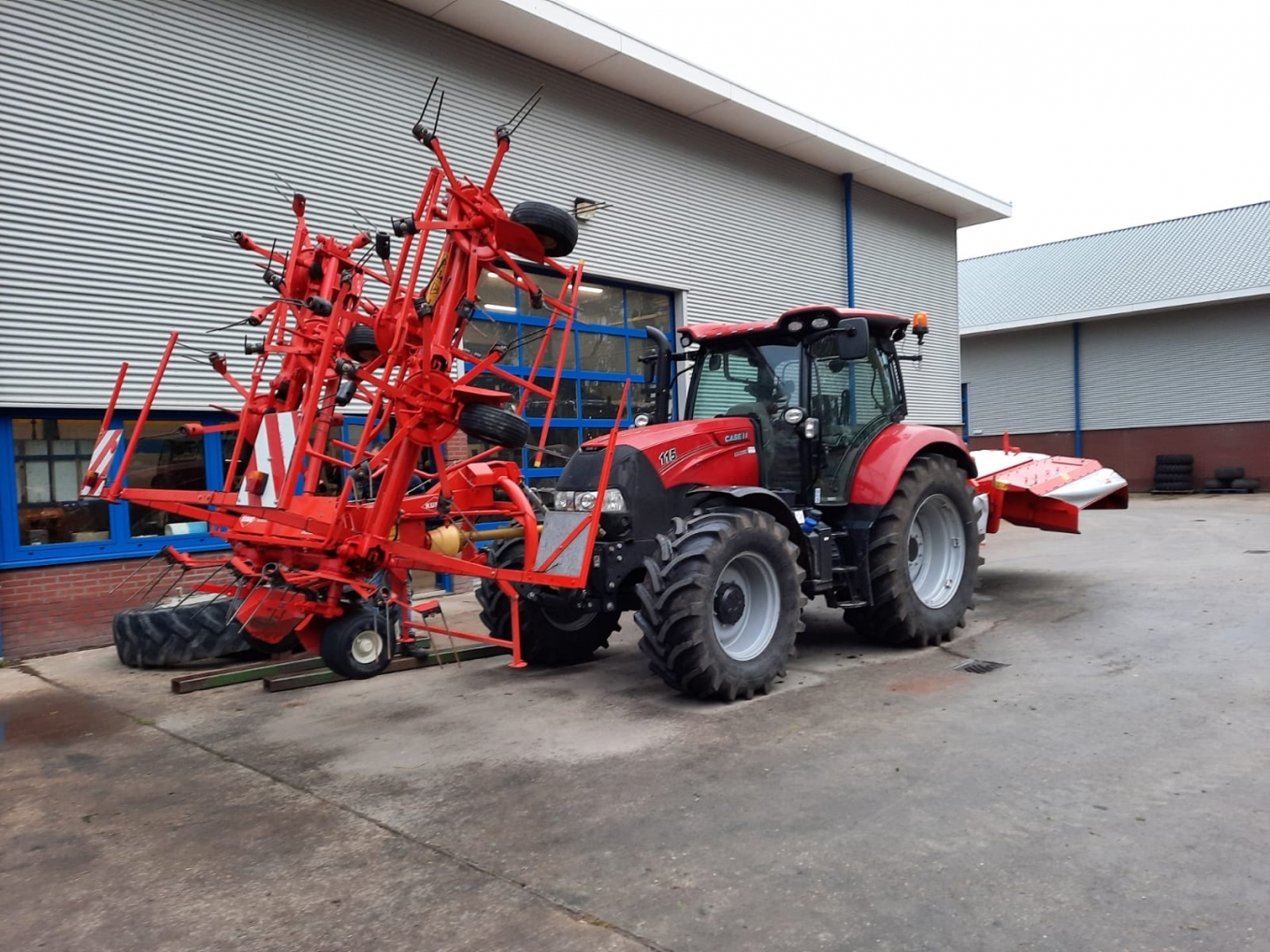 Kuhn hooibouw machines geleverd aan familie de With Kuhn hooibouw machines geleverd aan familie de With
