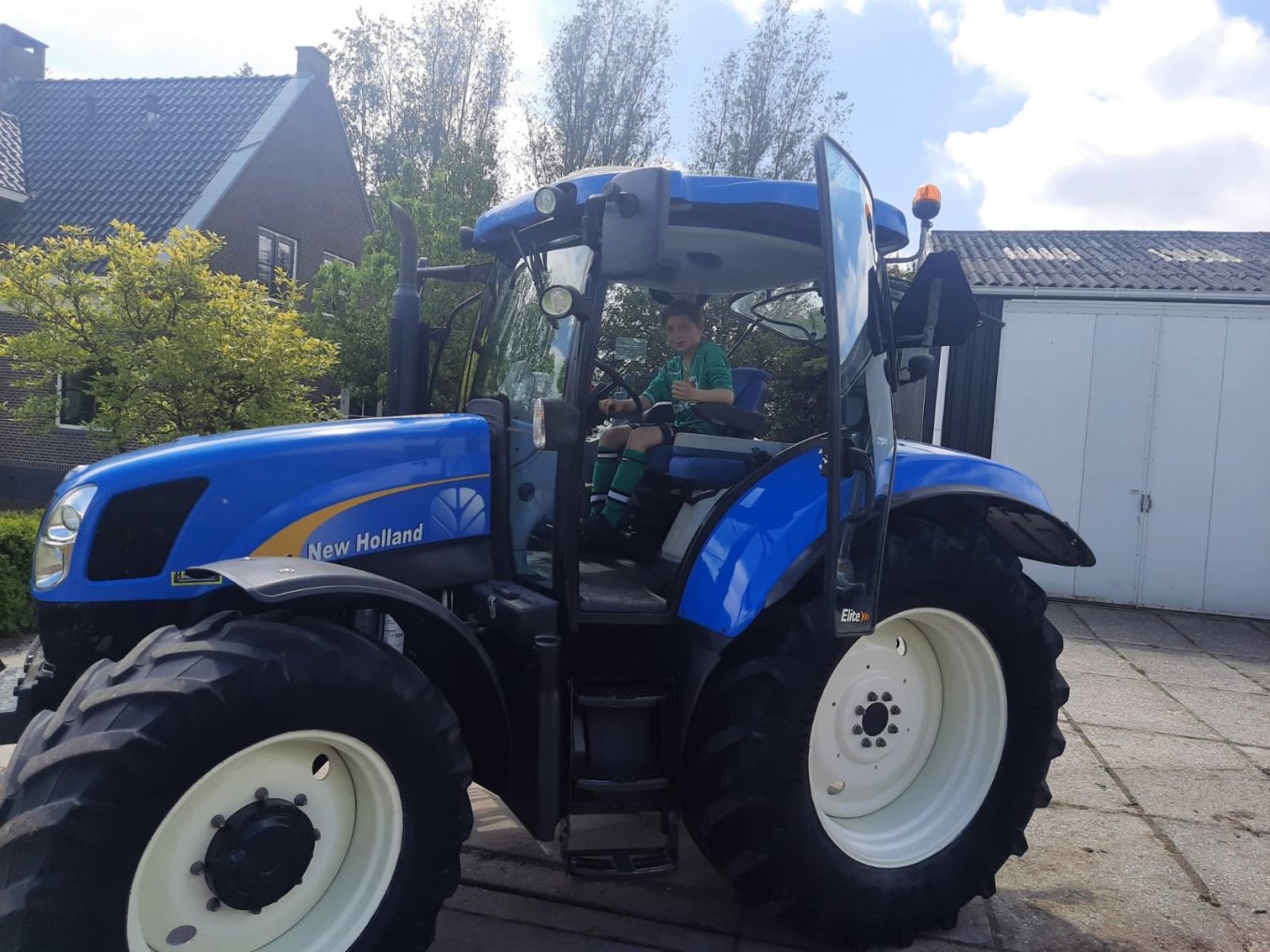Klant heeft gekozen voor een New Holland T6020 Klant heeft gekozen voor een New Holland T6020