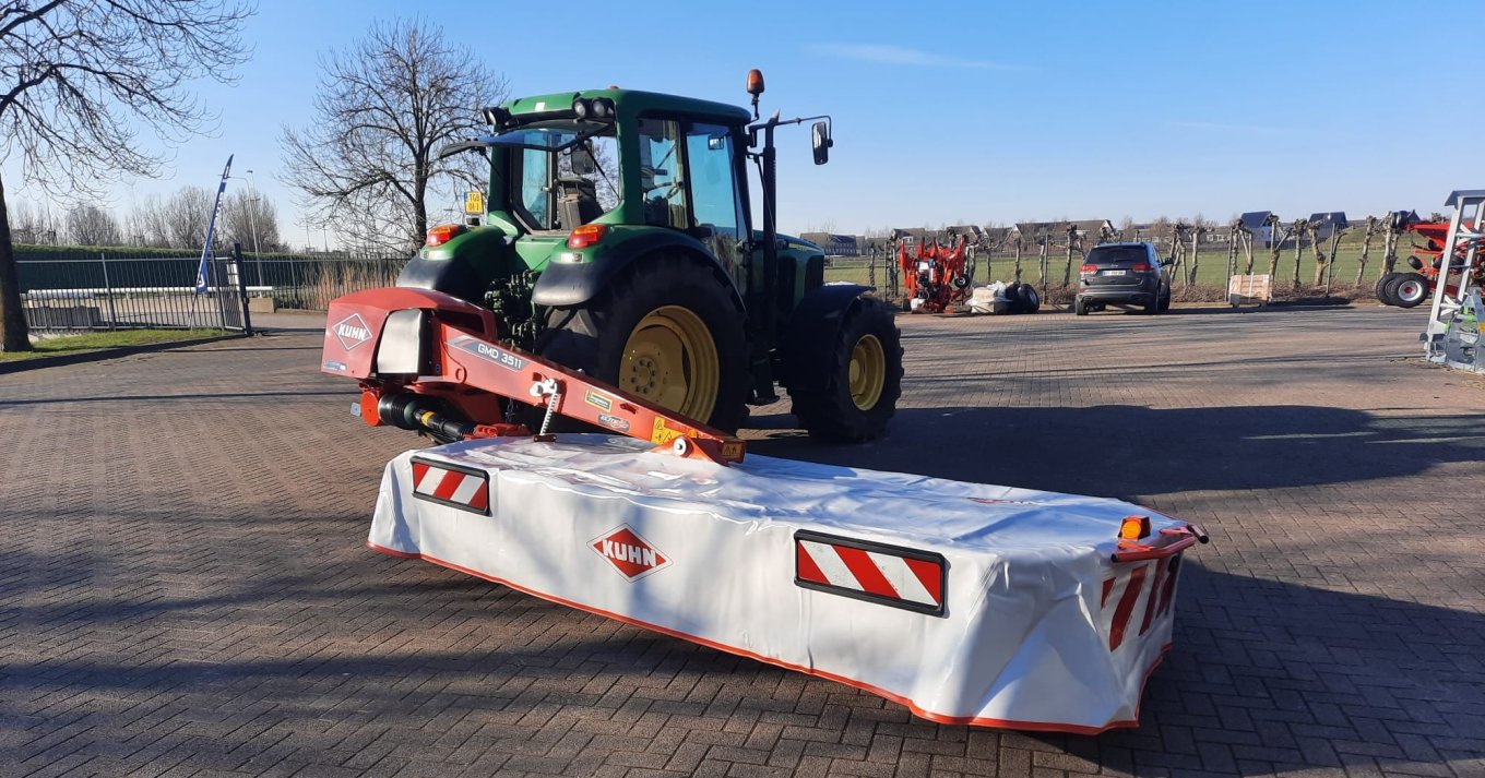 Kuhn GMD 3511 maaier geleverd aan Veehouder van Schaik Kuhn GMD 3511 maaier geleverd aan Veehouder van Schaik