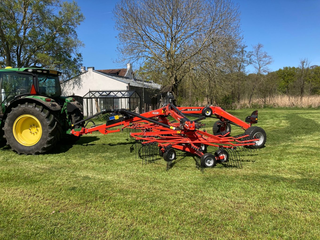 Kuhn hark geleverd aan de mannen van Tolakker Kuhn hark geleverd aan de mannen van Tolakker