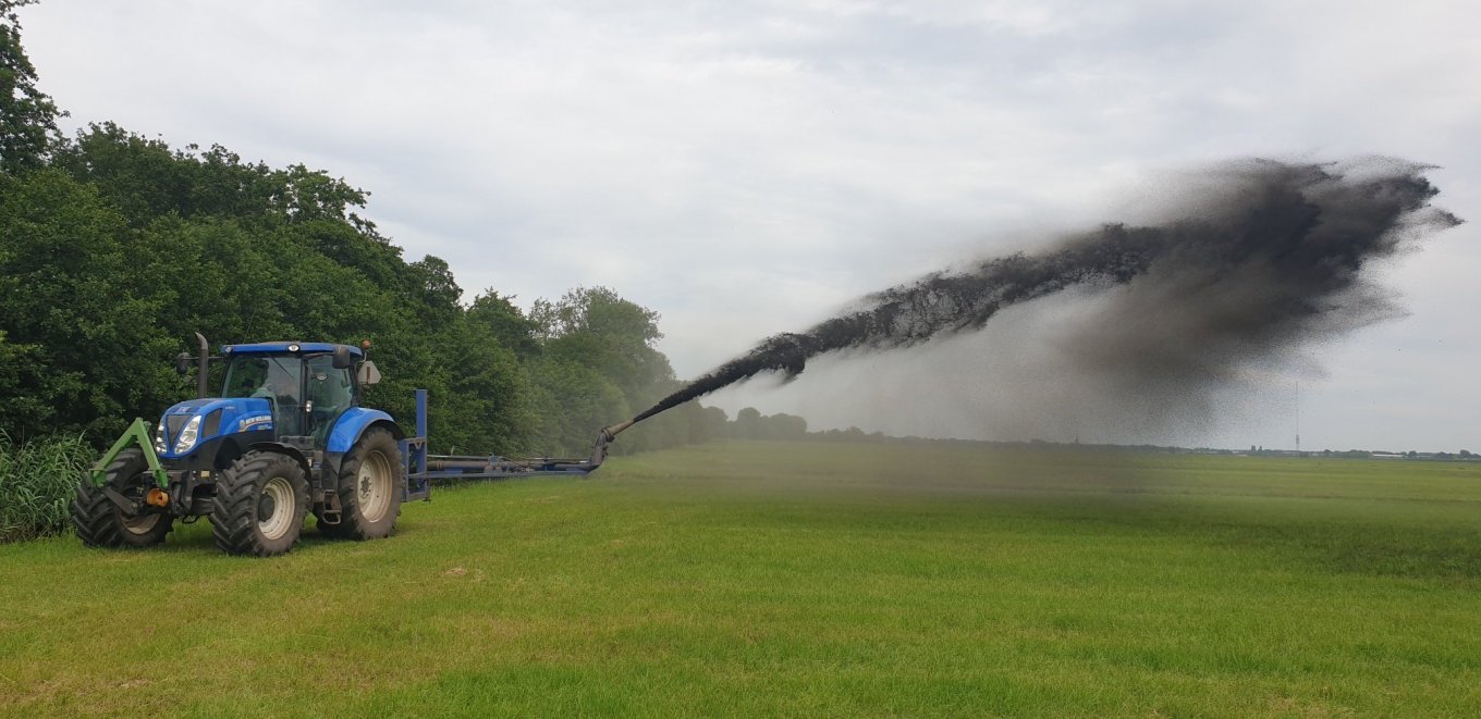 Baggerspuit afgeleverd bij veehouderij Overbeek Benschop