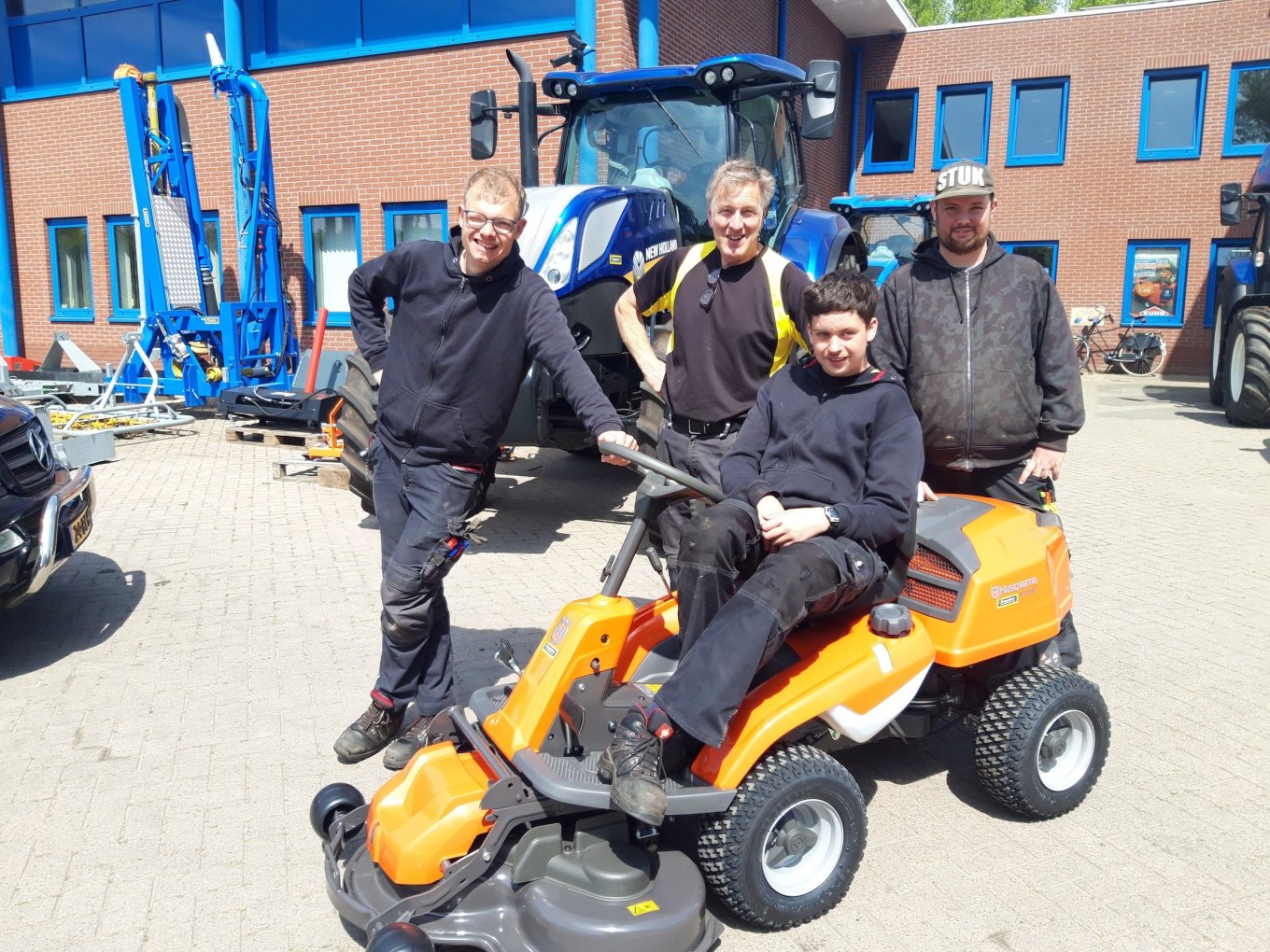 Husqvarna zitmaaier voor Reinaerde het Burgje Husqvarna zitmaaier voor Reinaerde het Burgje