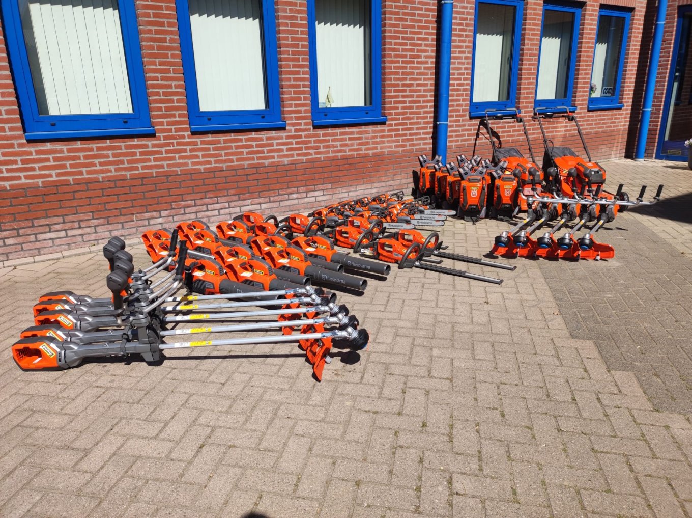 Diversen Husqvarna machines aan een stichting geleverd Diversen Husqvarna machines aan een stichting geleverd