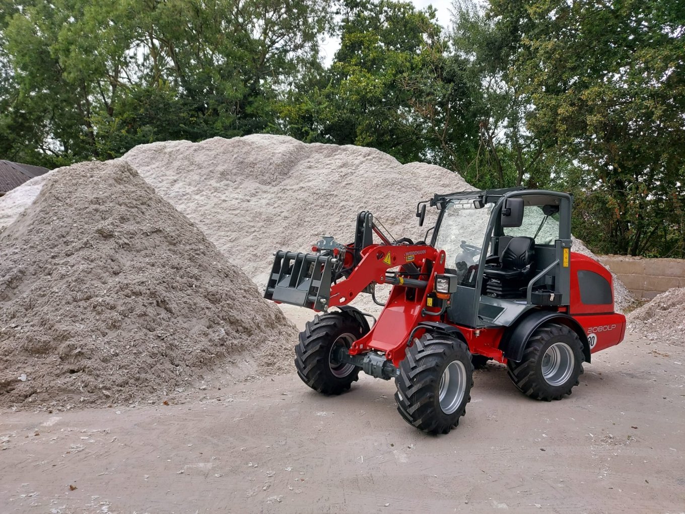 Aflevering Weidemann 2080 LP aan De Grondslag Paardensportbodems Aflevering Weidemann 2080 LP aan De Grondslag Paardensportbodems