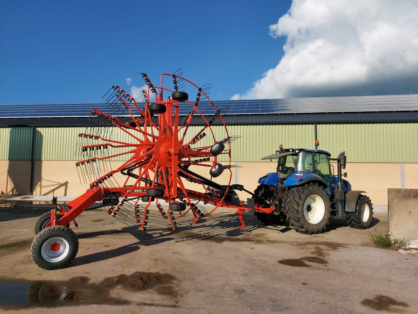 Aflevering Kuhn Hark GA9531+ bij Veehouderij van Rooijen Tricht Aflevering Kuhn Hark GA9531+ bij Veehouderij van Rooijen Tricht