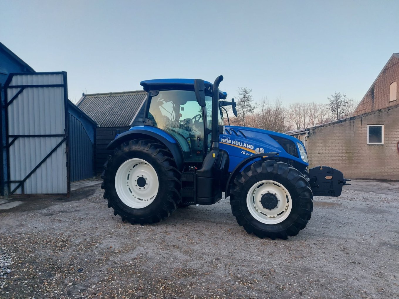 New Holland T6.125S trekker afgeleverd bij akkerbouwer New Holland T6.125S trekker afgeleverd bij akkerbouwer