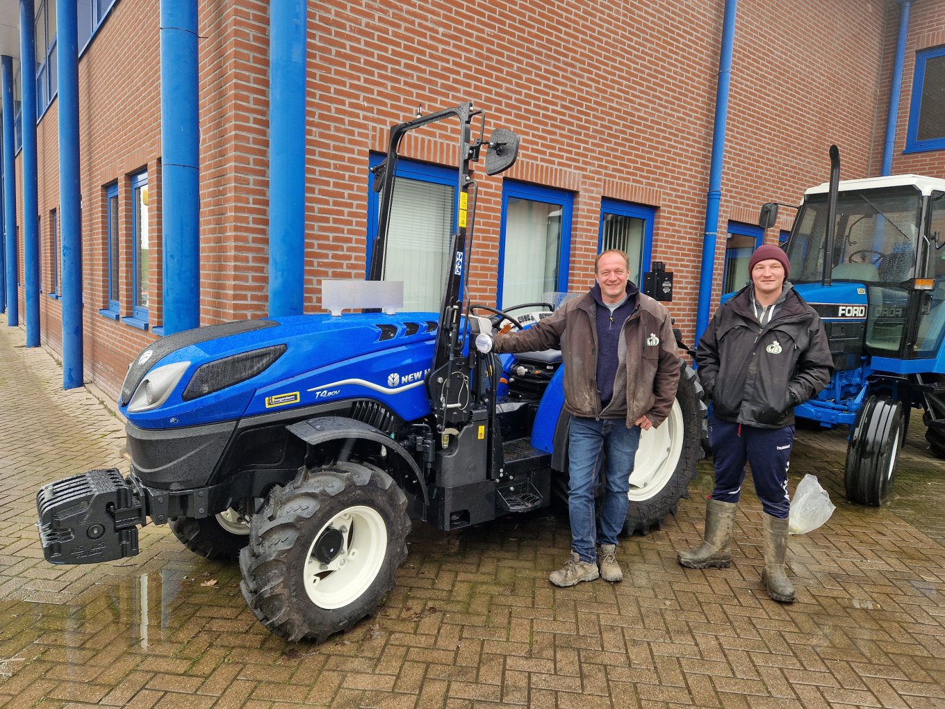 New Holland T4.80V Cabrio afgeleverd bij G.J. van Doorn New Holland T4.80V Cabrio afgeleverd bij G.J. van Doorn