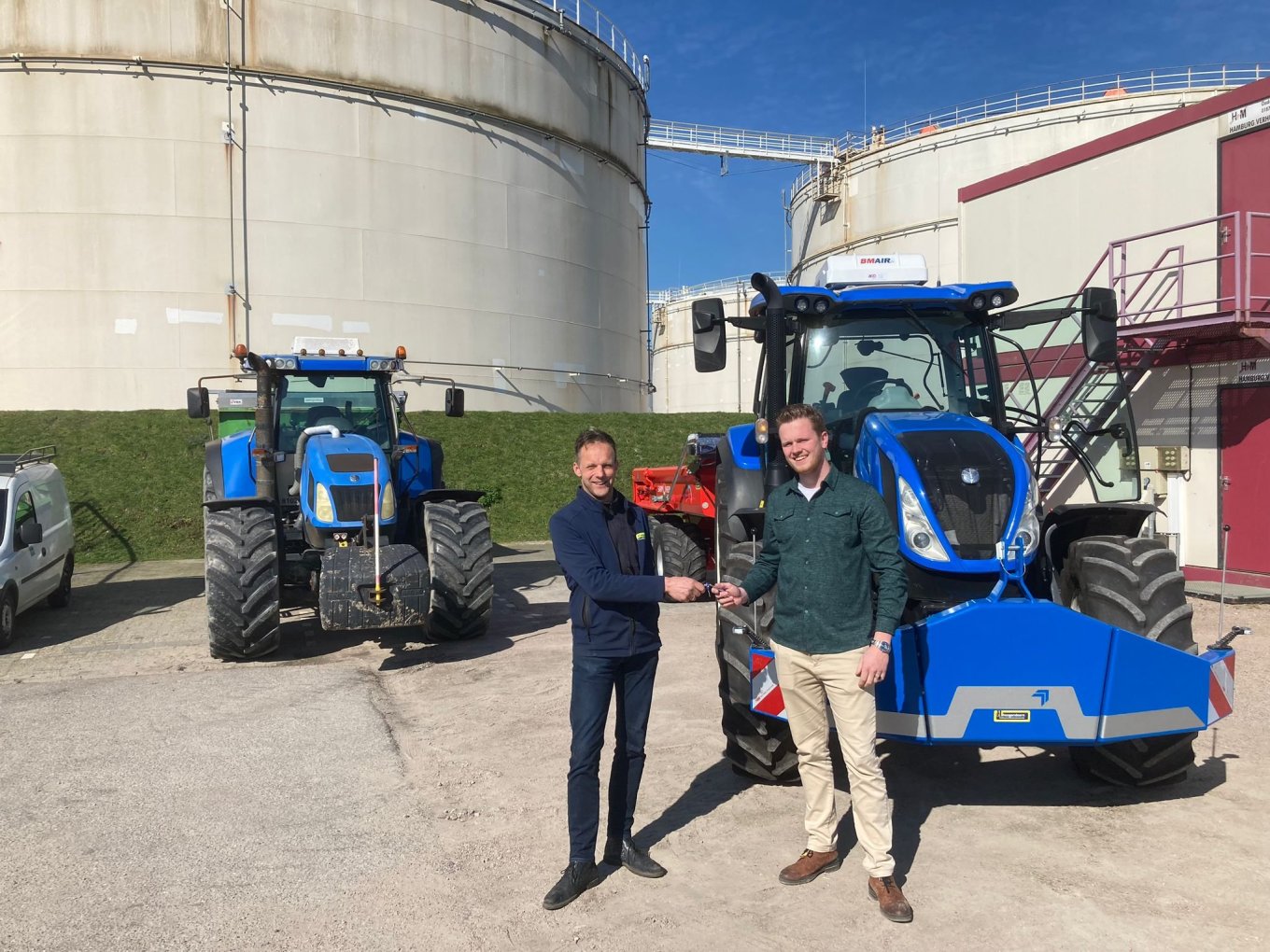 New Holland T6.125S met VGM kieper afgeleverd bij Sarpi Veolia New Holland T6.125S met VGM kieper afgeleverd bij Sarpi Veolia