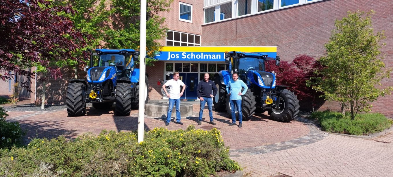 Twee New Holland T7.245 AC tractoren geleverd aan Jos Scholman Twee New Holland T7.245 AC tractoren geleverd aan Jos Scholman