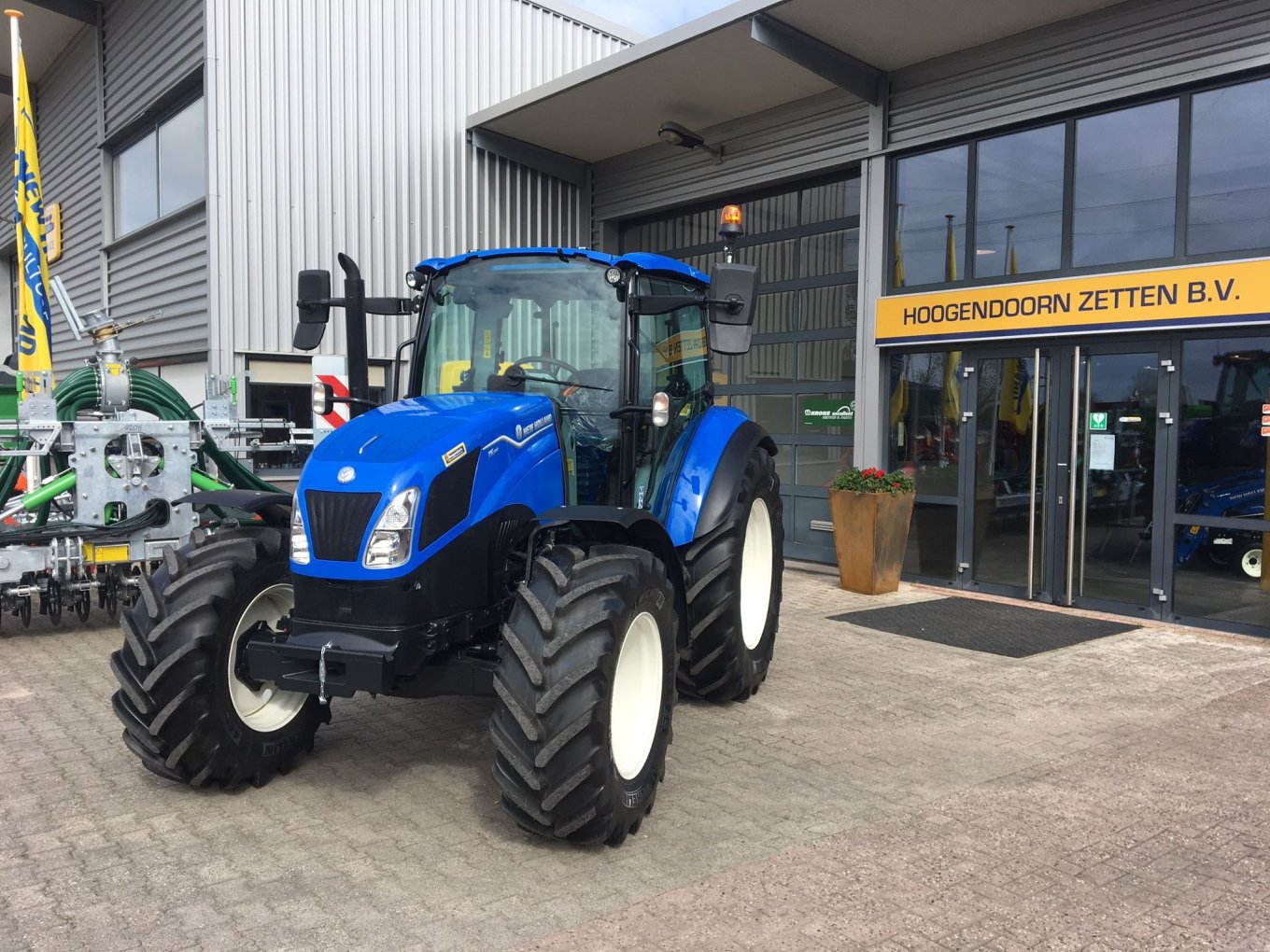 New Holland T5.100 Dual Command geleverd aan Fam Hakkert Heteren New Holland T5.100 Dual Command geleverd aan Fam Hakkert Heteren