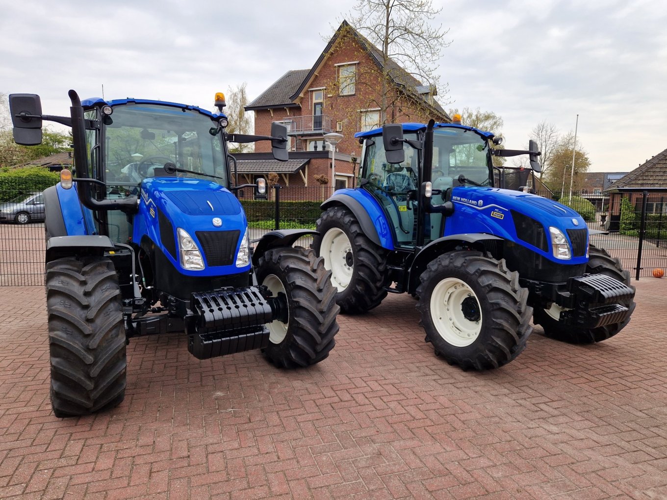 2 stuks New Holland T5.100 DC afgeleverd bij Van Voskuilen Groep