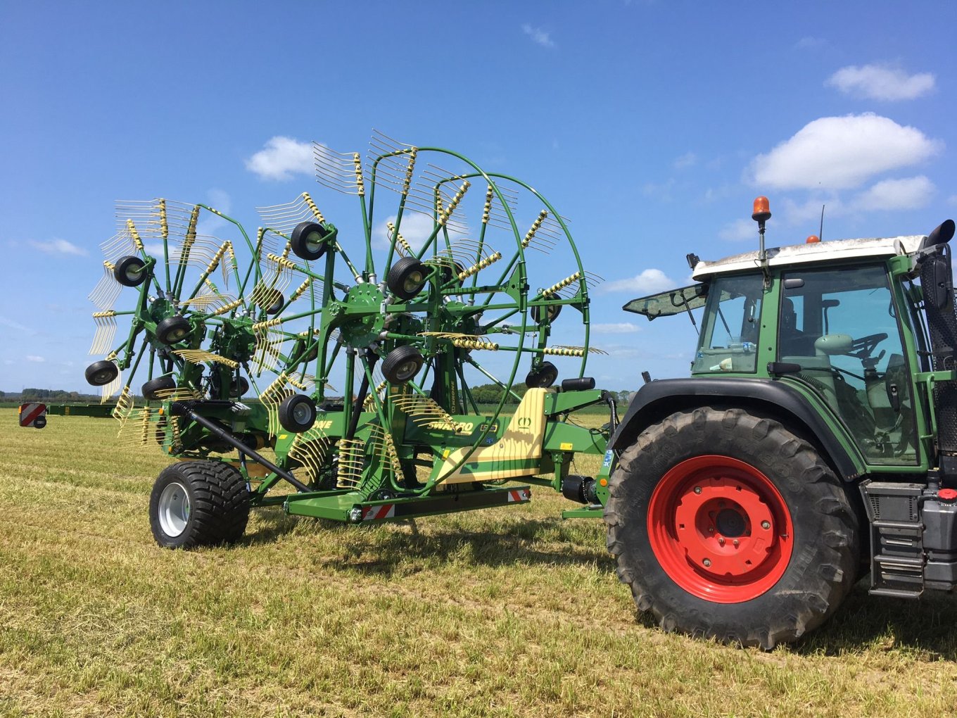 VOF Bakker Holtmullershof kiest voor een Krone TC 1370 vierrotor hark VOF Bakker Holtmullershof kiest voor een Krone TC 1370 vierrotor hark