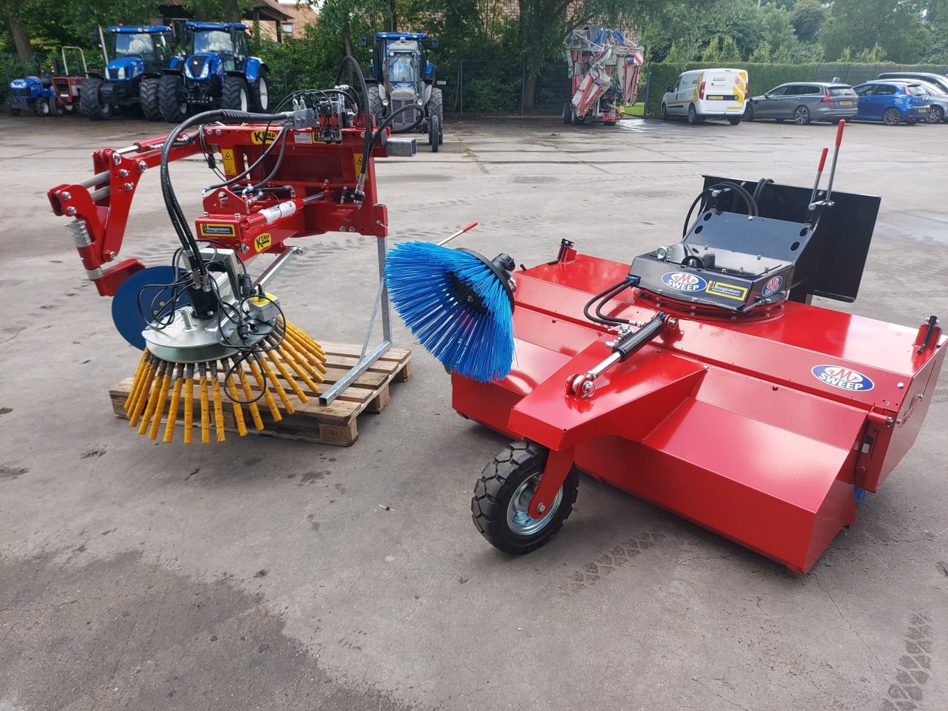 Kemp onkruidborstel en een Sweep veegmachine afgeleverd Kemp onkruidborstel en een Sweep veegmachine afgeleverd