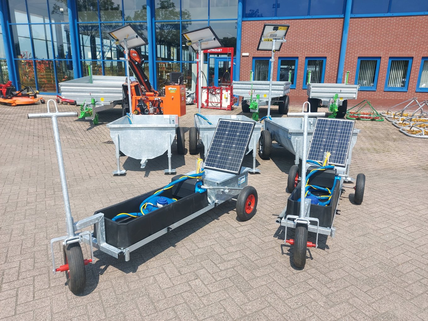 Mobiele solar drinkbakken Mobiele solar drinkbakken