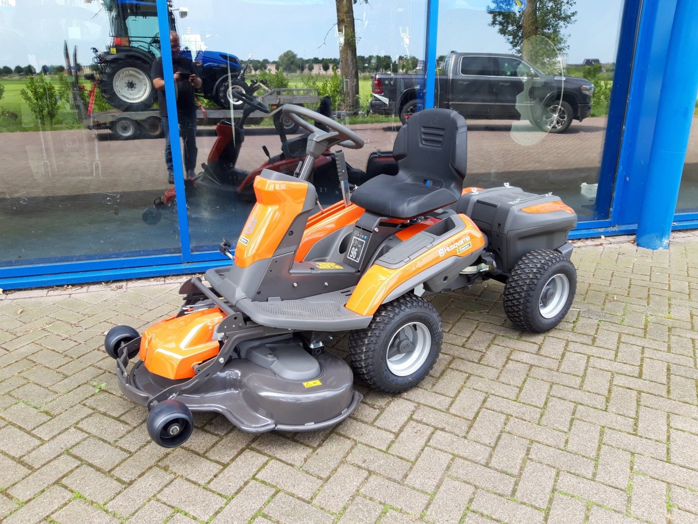 Diversen afleveringen gedaan van accu aangedreven tuin & park machines Diversen afleveringen gedaan van accu aangedreven tuin & park machines