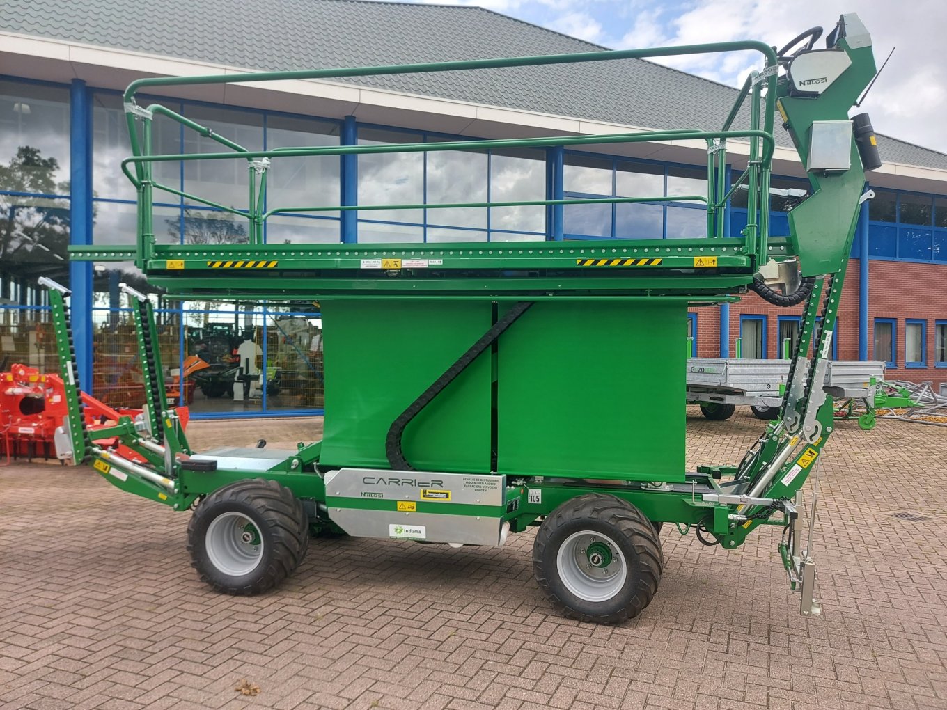 NBLOSI Carrier 4 x 4 hoogwerker geleverd aan fam. van Doorn NBLOSI Carrier 4 x 4 hoogwerker geleverd aan fam. van Doorn