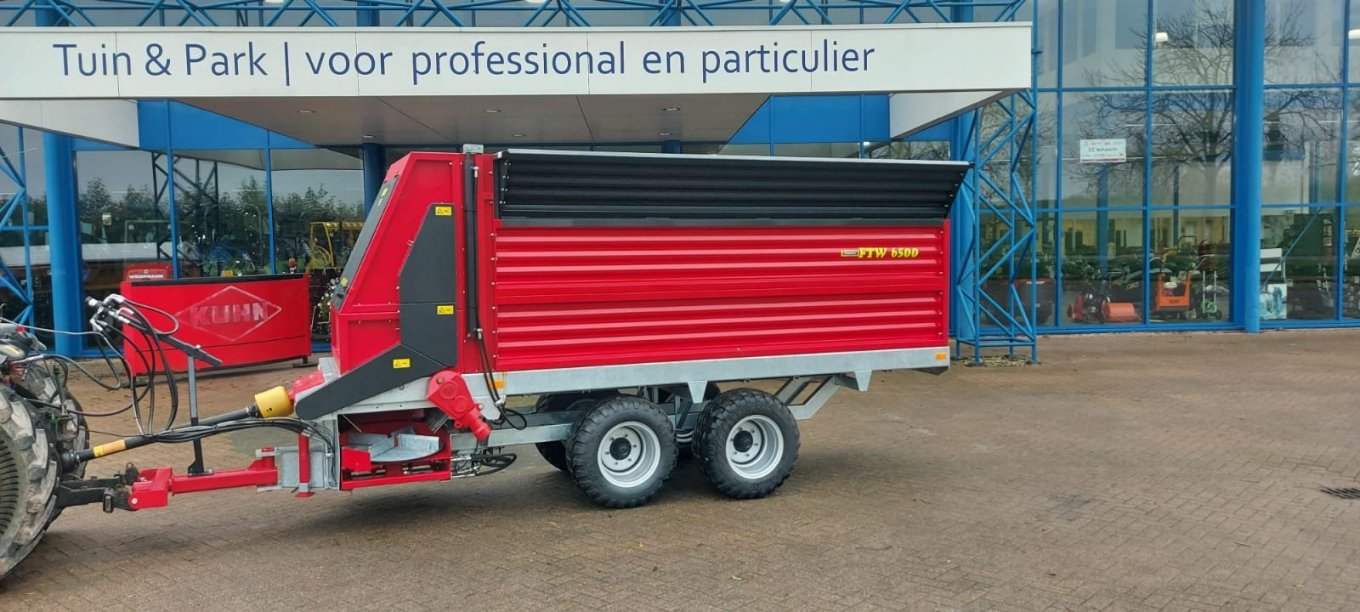 MODO fruitteelt meststrooier 6.5 M3 geleverd aan Fruitbedrijf van der Grift MODO fruitteelt meststrooier 6.5 M3 geleverd aan Fruitbedrijf van der Grift