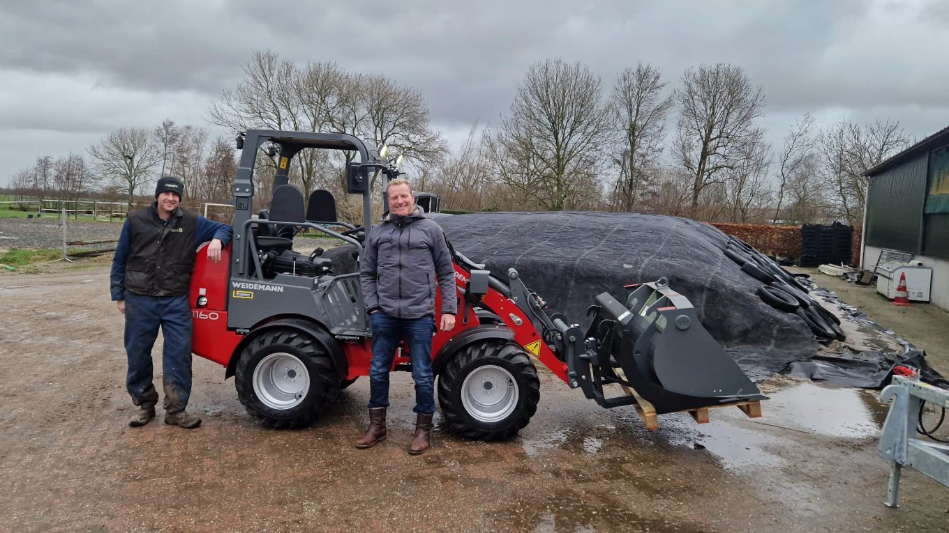 Weidemann 1160 shovel geleverd bij Hoveniersbedrijf de Ruijter. Weidemann 1160 shovel geleverd bij Hoveniersbedrijf de Ruijter.