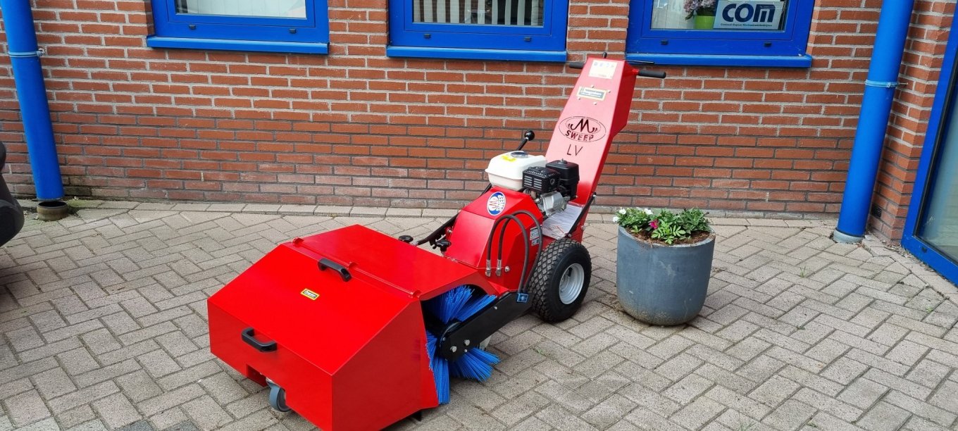 Afgeleverd: M-Sweep LV75 H bij hoveniersbedrijf Afgeleverd: M-Sweep LV75 H bij hoveniersbedrijf