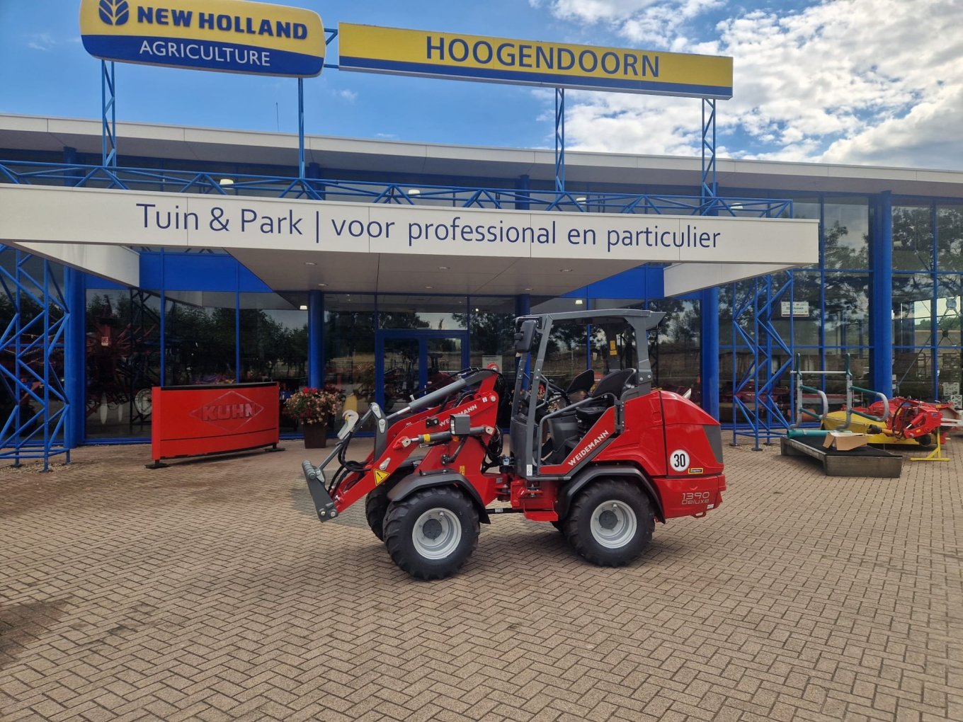 Aflevering van de Weidemann 1390 Deluxe bij veehouder