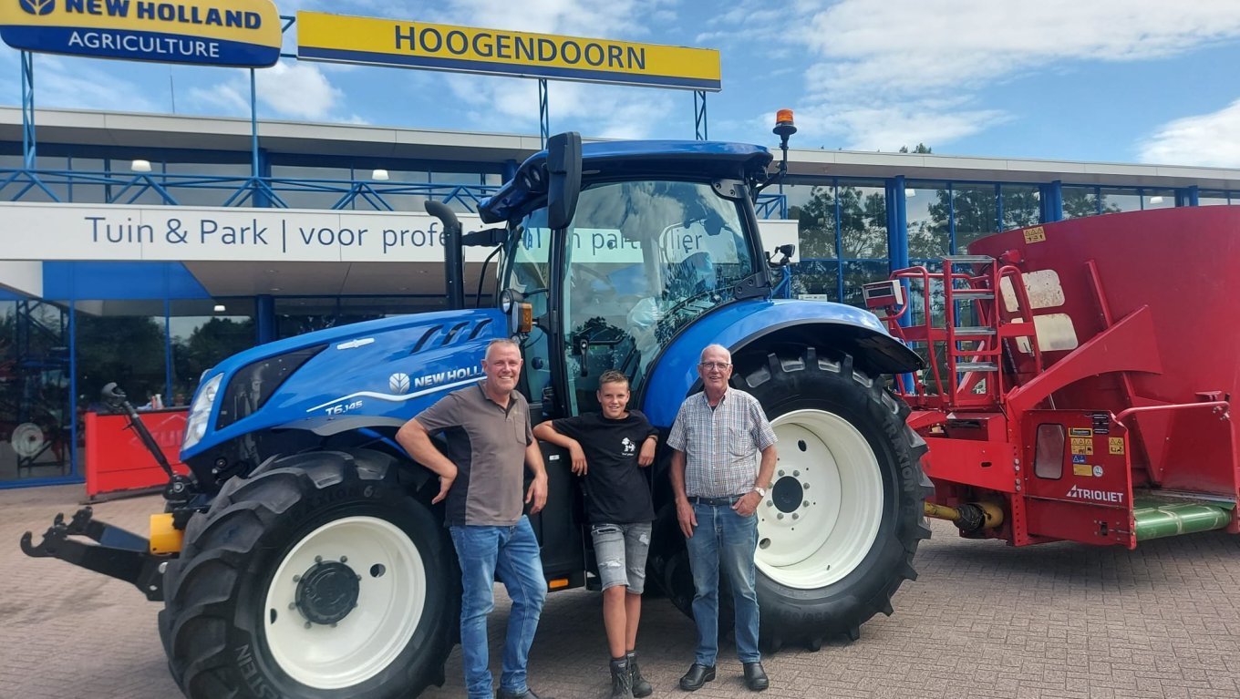 Nieuwe New Holland T6.145 AC afgeleverd Nieuwe New Holland T6.145 AC afgeleverd