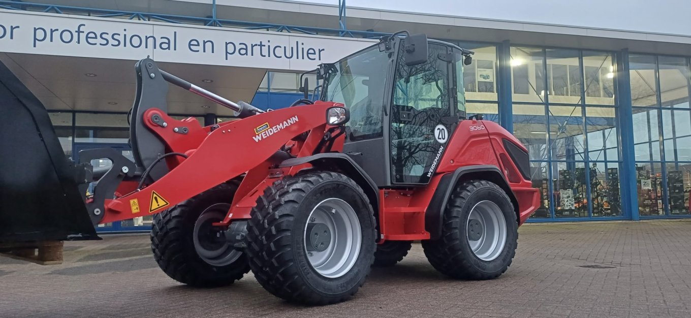 Nieuwe Weidemann 3060 geleverd bij klant in de buurt