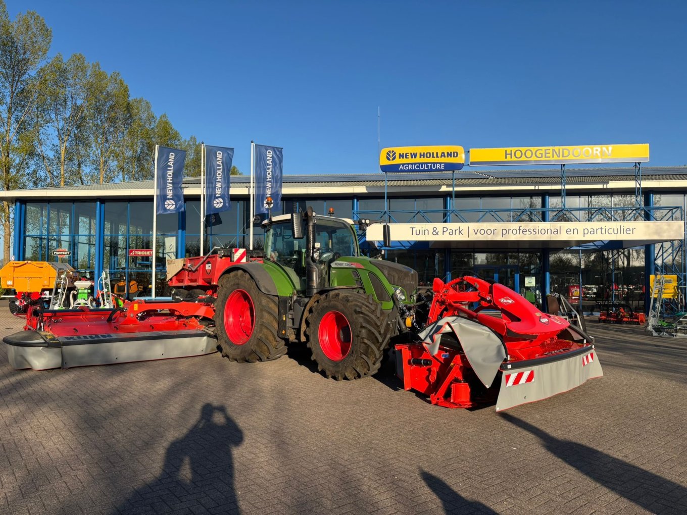 Nieuwe Kuhn Triple Bandmaaier in actie bij Loonbedrijf Kees Lokhorst Nieuwe Kuhn Triple Bandmaaier in actie bij Loonbedrijf Kees Lokhorst