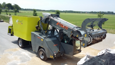 Storti voermengwagen Fam. van Rooijen Storti voermengwagen Fam. van Rooijen