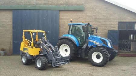 Nieuwe trekker & shovel geleverd aan Melkveebedrijf van Rooijen Nieuwe trekker & shovel geleverd aan Melkveebedrijf van Rooijen