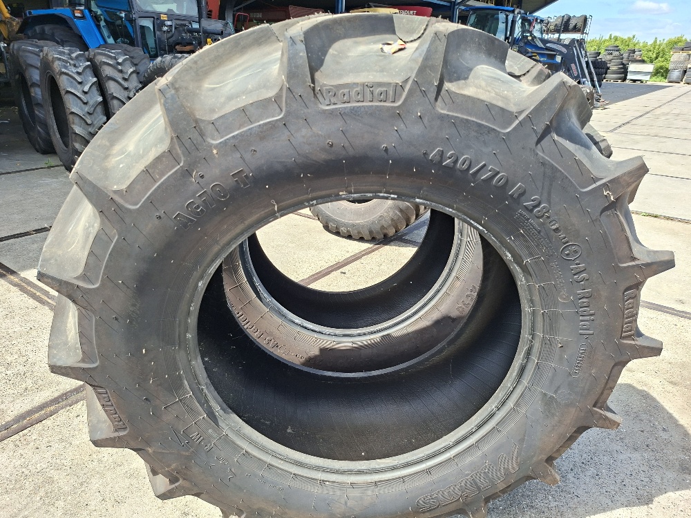 MITAS BANDEN 420/70R28[2]