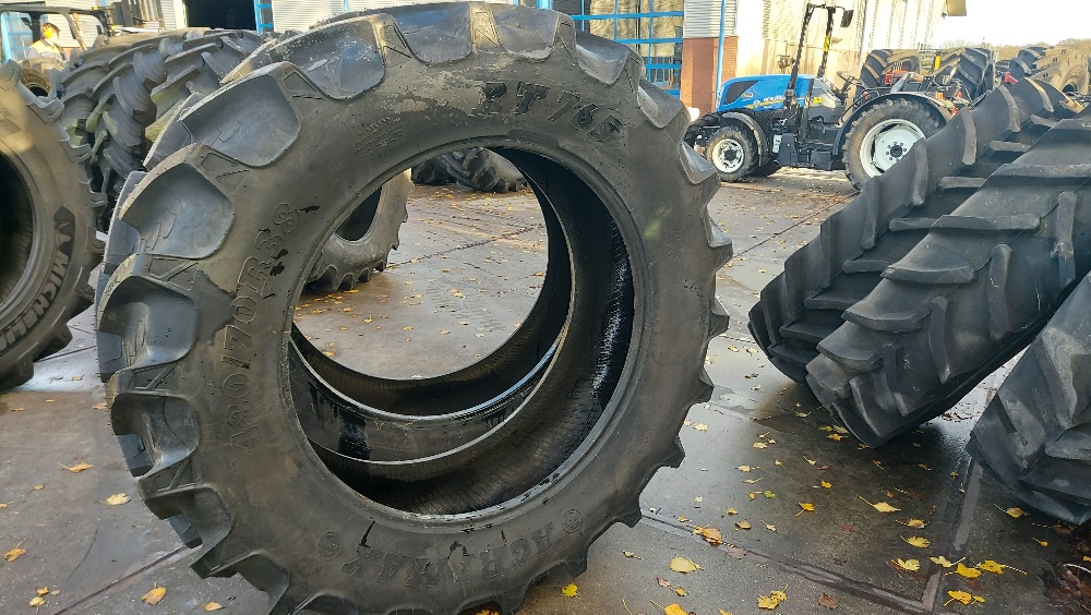 SET BANDEN BKT 480/70R38
