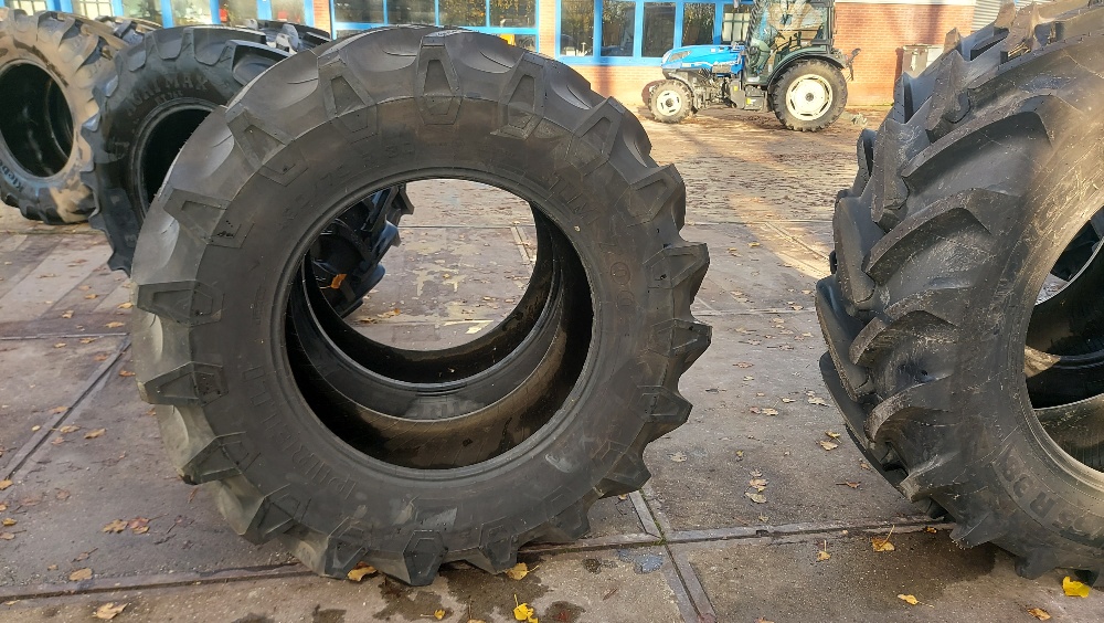 SET BANDEN PIRELLI 480/70R30 SET BANDEN PIRELLI 480/70R30