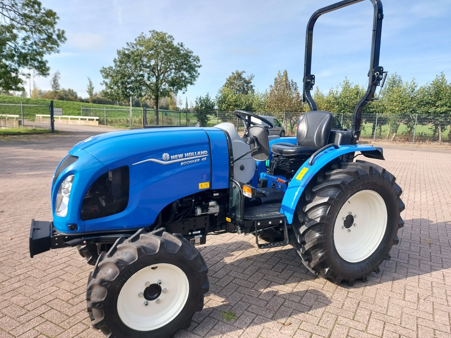 NEW HOLLAND BOOMER 45-HST NEW HOLLAND BOOMER 45-HST
