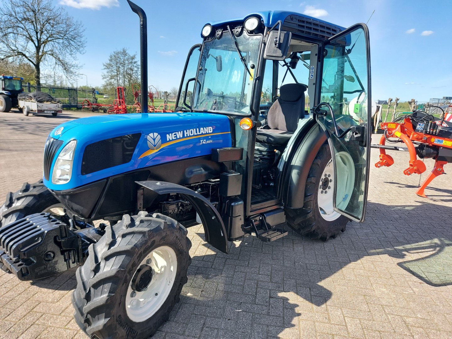 NEW HOLLAND T4.95N 4WD CAB`