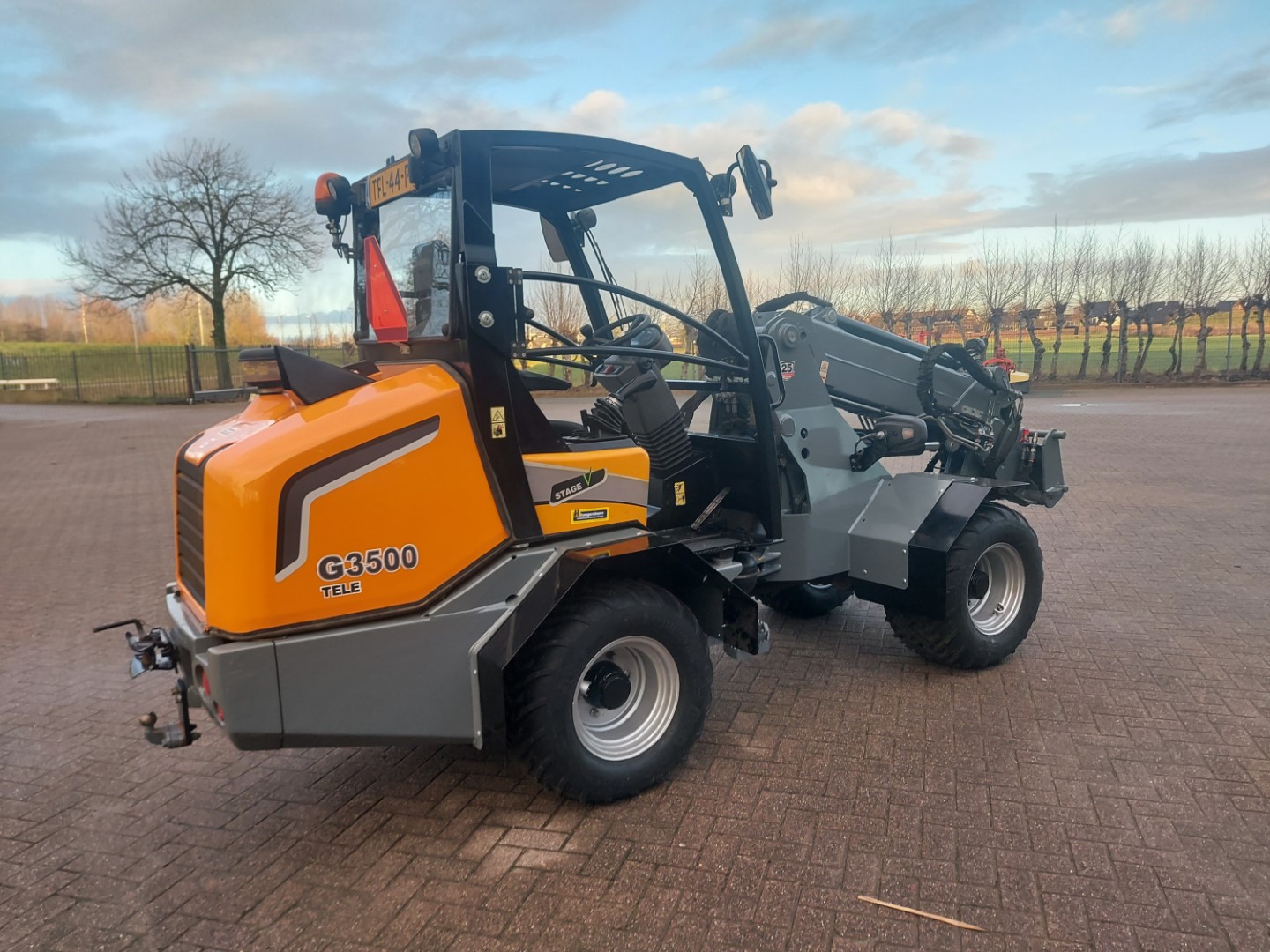 GIANT G3500 TELE GIANT G3500 TELE