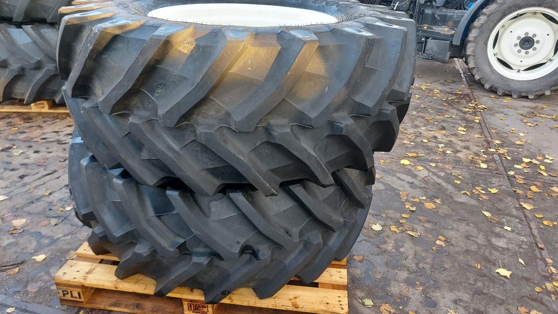 TRELLEBORG BANDEN 540/65R28[2]